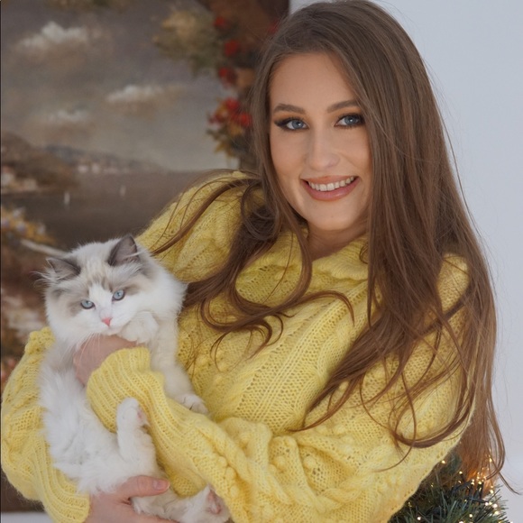 Welcome to My Closet! 💗 - Picture 1 of 3